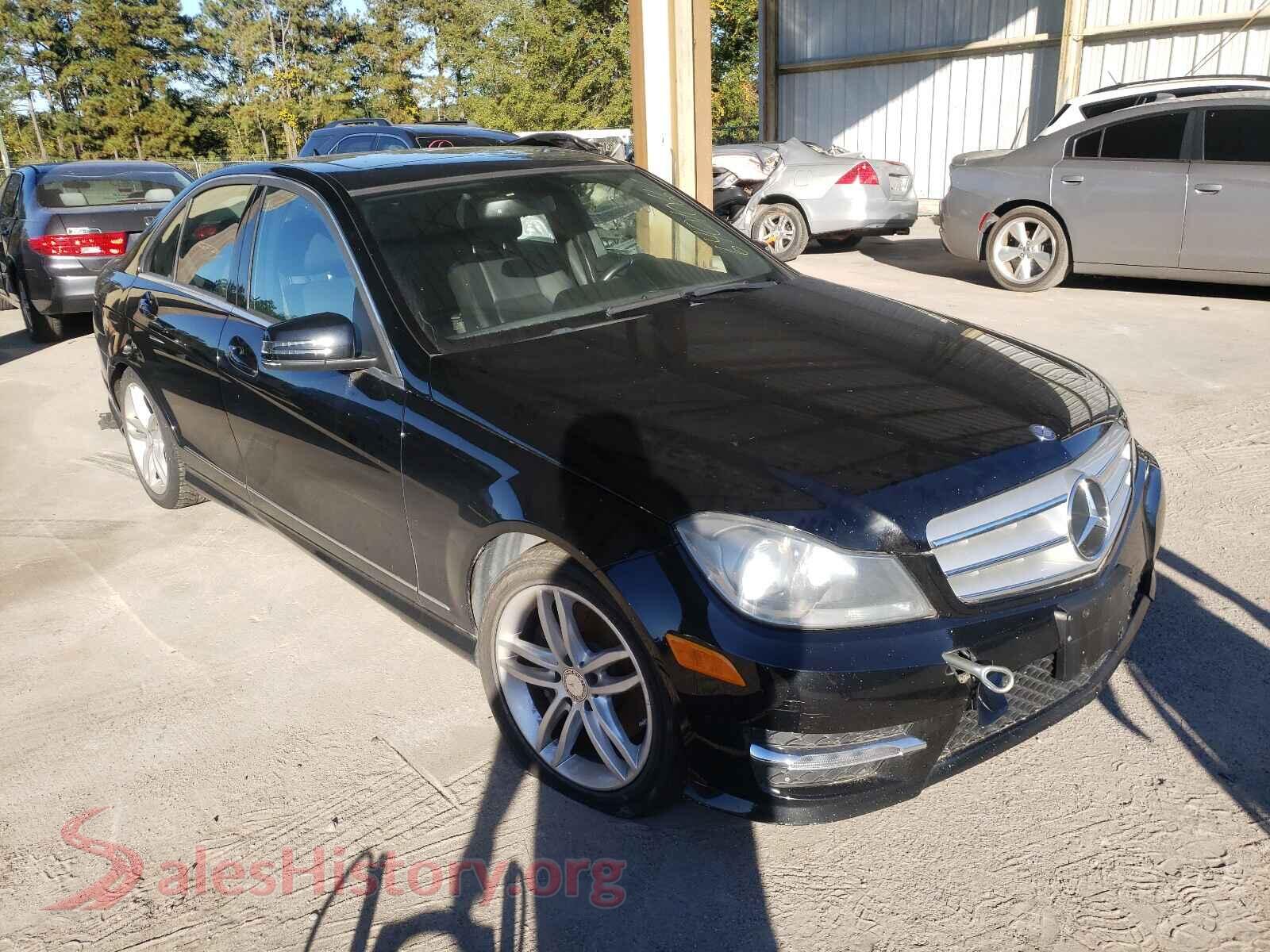 2013 MERCEDES-BENZ C-CLASS — VIN WDDGF8AB1DR298268