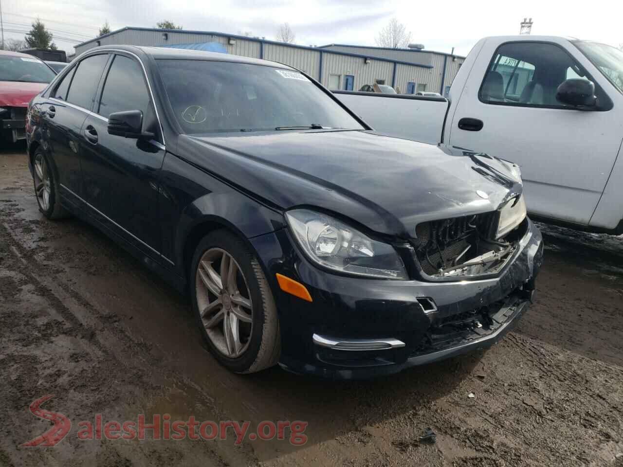 2013 MERCEDES-BENZ C-CLASS — VIN WDDGF8AB5DA841975