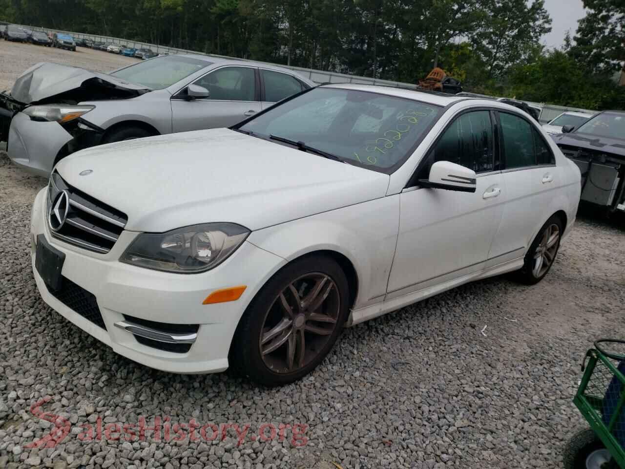 2014 MERCEDES-BENZ C-CLASS — VIN WDDGF8AB8ER319201