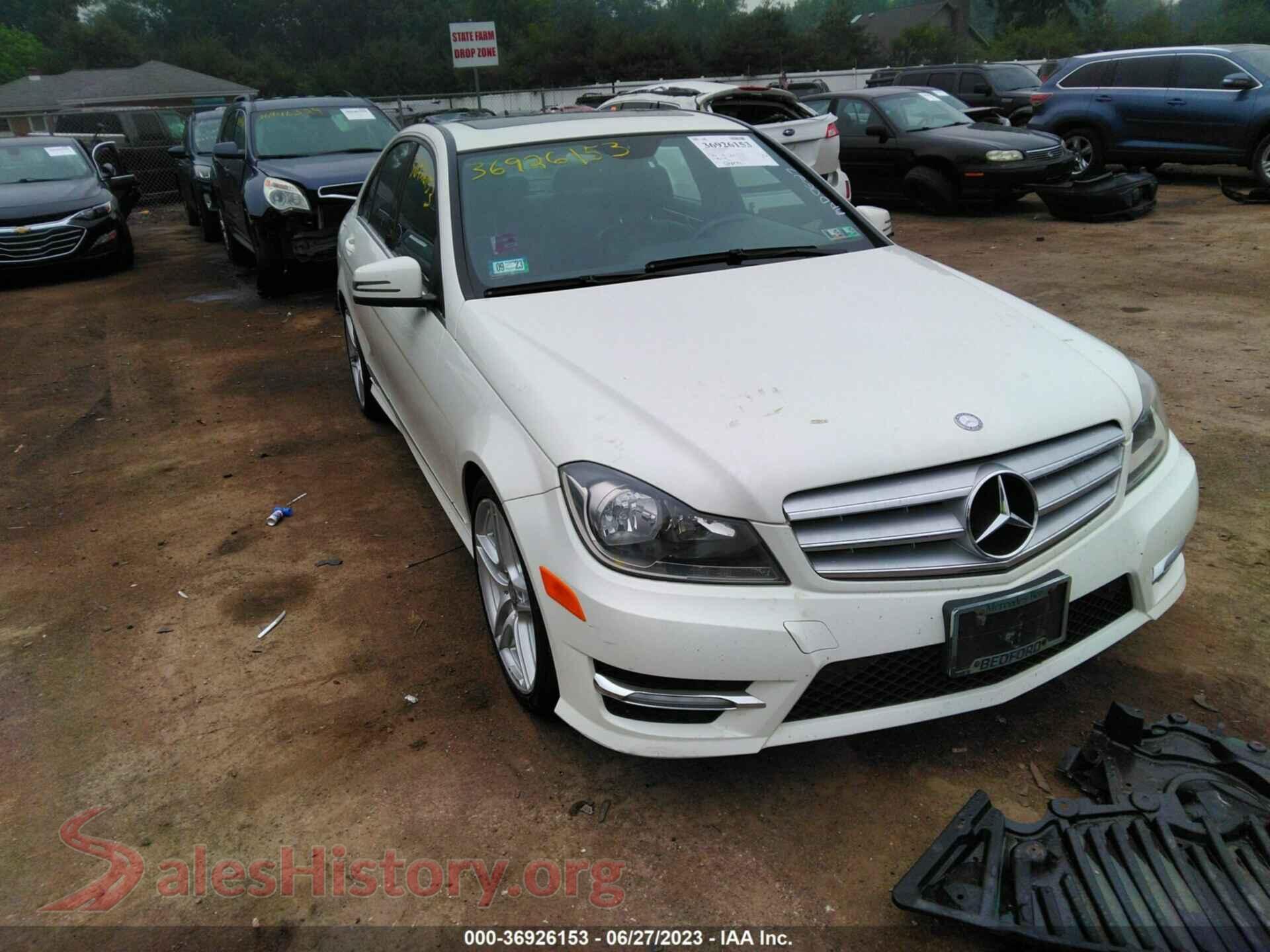 2012 MERCEDES-BENZ C-CLASS — VIN WDDGF8BB0CR227348