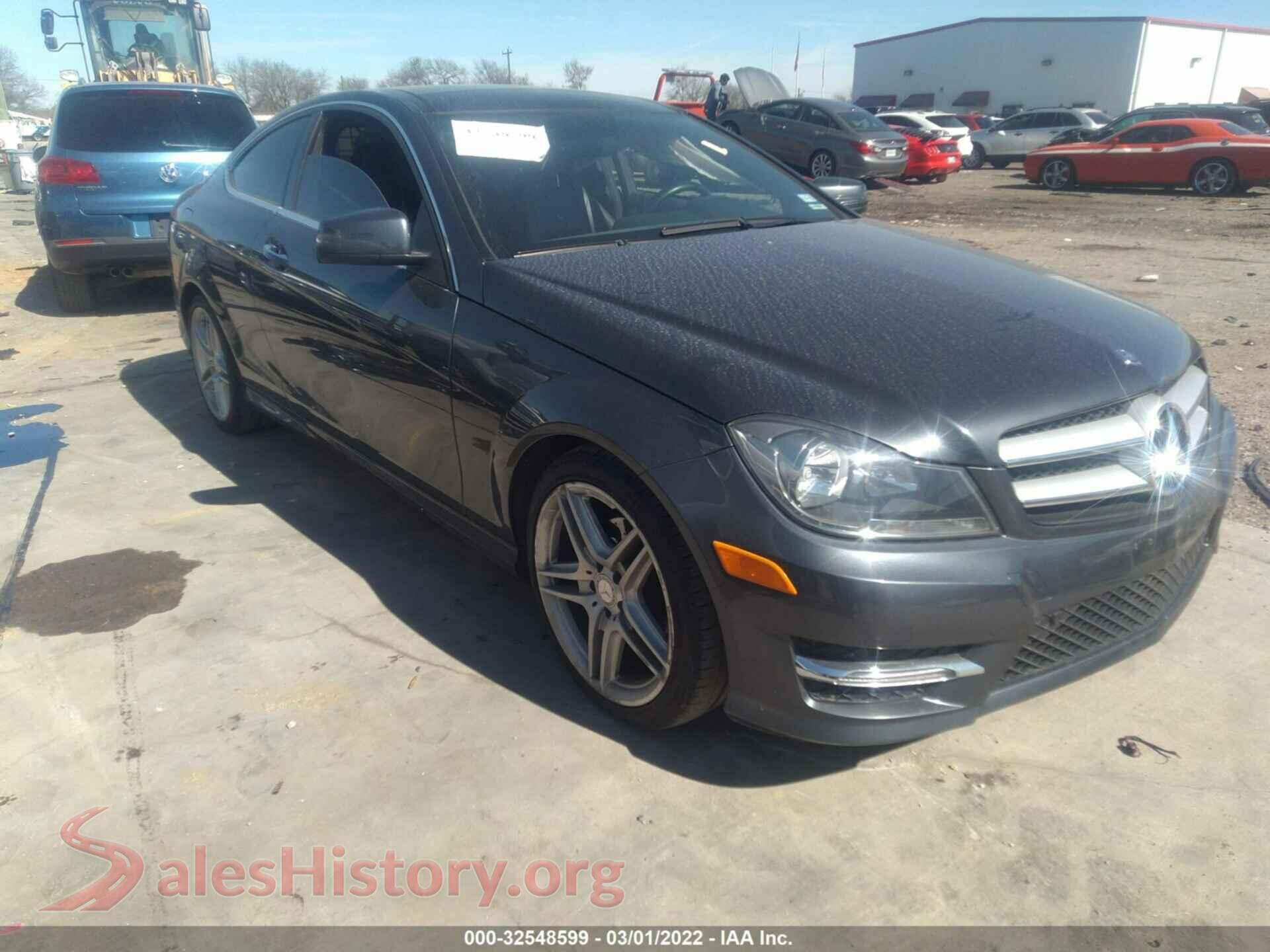 2013 MERCEDES-BENZ C-CLASS — VIN WDDGJ4HB2DG048580