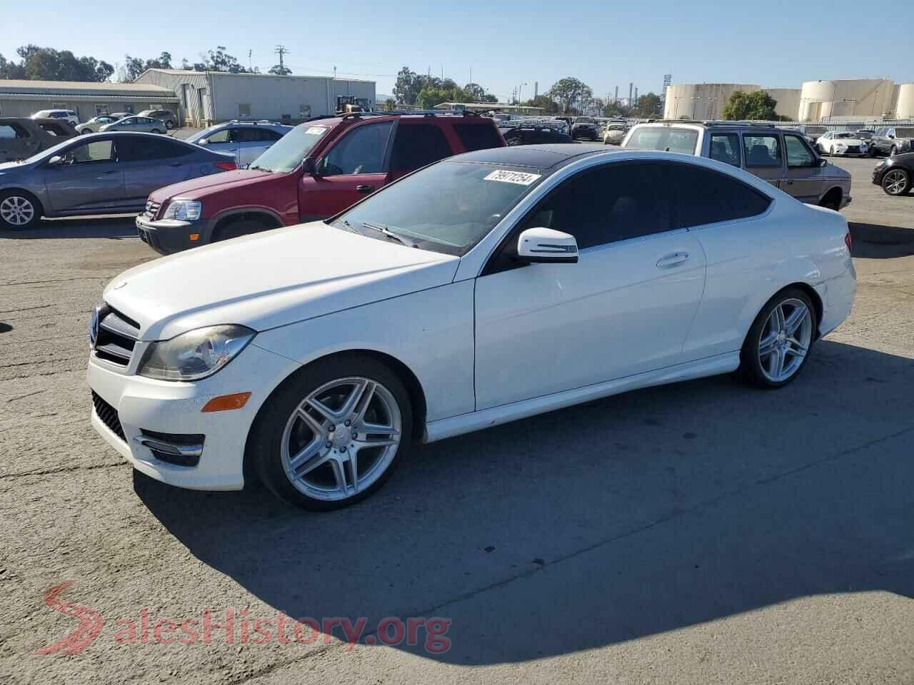 2014 MERCEDES-BENZ C-CLASS — VIN WDDGJ4HB2EG328324