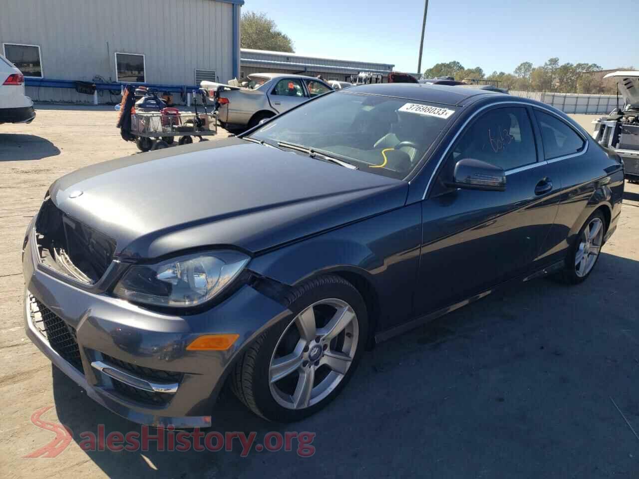 2013 MERCEDES-BENZ C-CLASS — VIN WDDGJ4HB5DG059542