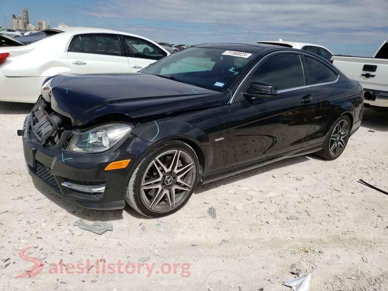2014 MERCEDES-BENZ C-CLASS — VIN WDDGJ4HB5EG267518
