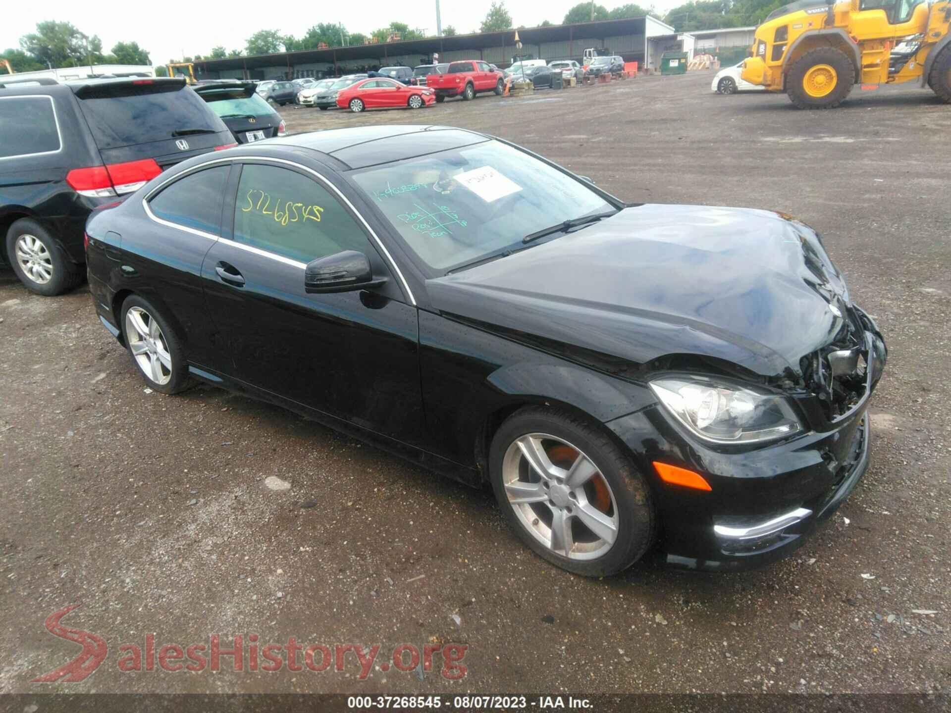 2013 MERCEDES-BENZ C-CLASS — VIN WDDGJ4HB8DG024865