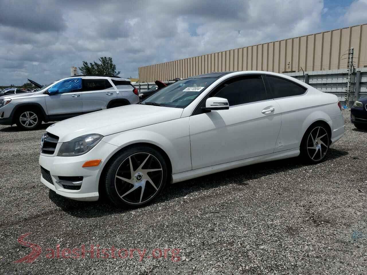 2015 MERCEDES-BENZ C-CLASS — VIN WDDGJ4HB8FG403738