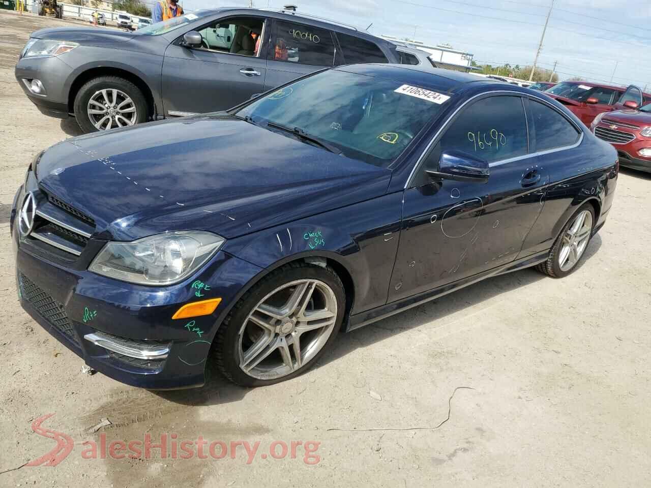 2014 MERCEDES-BENZ C-CLASS — VIN WDDGJ4HBXEG282077