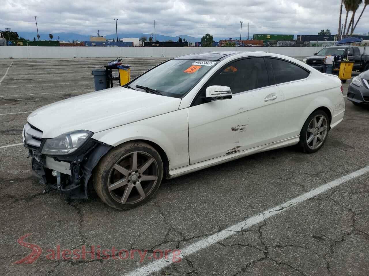 2013 MERCEDES-BENZ C-CLASS — VIN WDDGJ5HB1DG052562