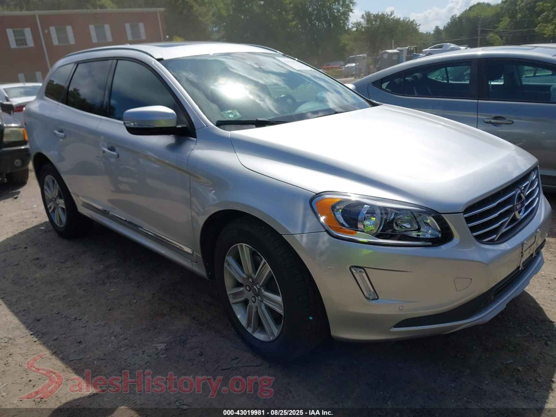 2016 VOLVO XC60 — VIN YV449MRK6G2917328