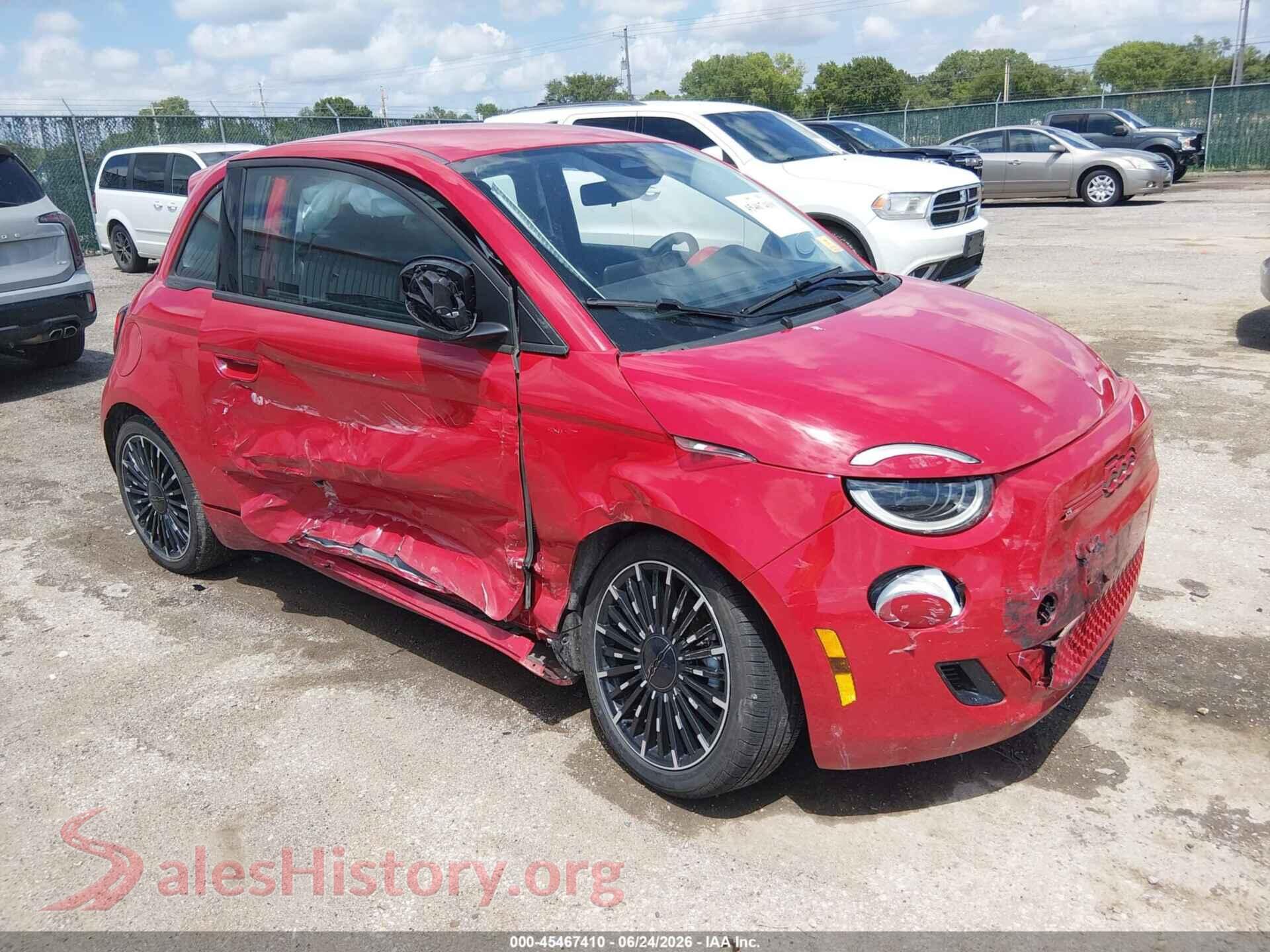 2024 FIAT 500E — VIN ZFAFFAA4XRX205739